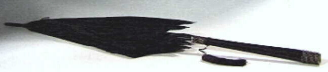 Zwarte stoffen paraplu.