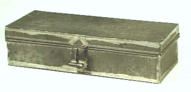 blikken doos met sluiting.