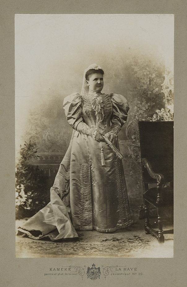 foto van Koningin-regentes Emma, circa 1892