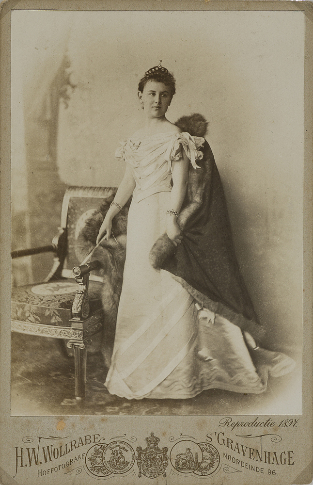 Statieportret van koningin Wilhelmina, 1897.