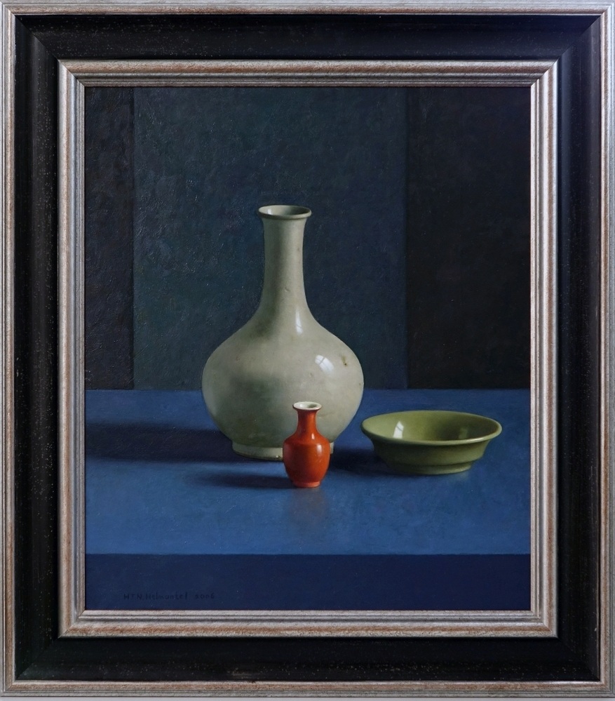 Stilleven met blauwe achtergrond.