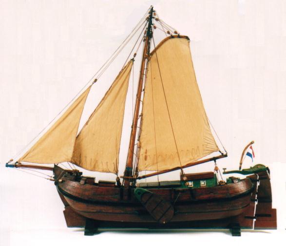 Model van een tjalk, gebruikt als kinderspeelgoed; de kiel is met lood verzwaard, eind 19e eeuw.