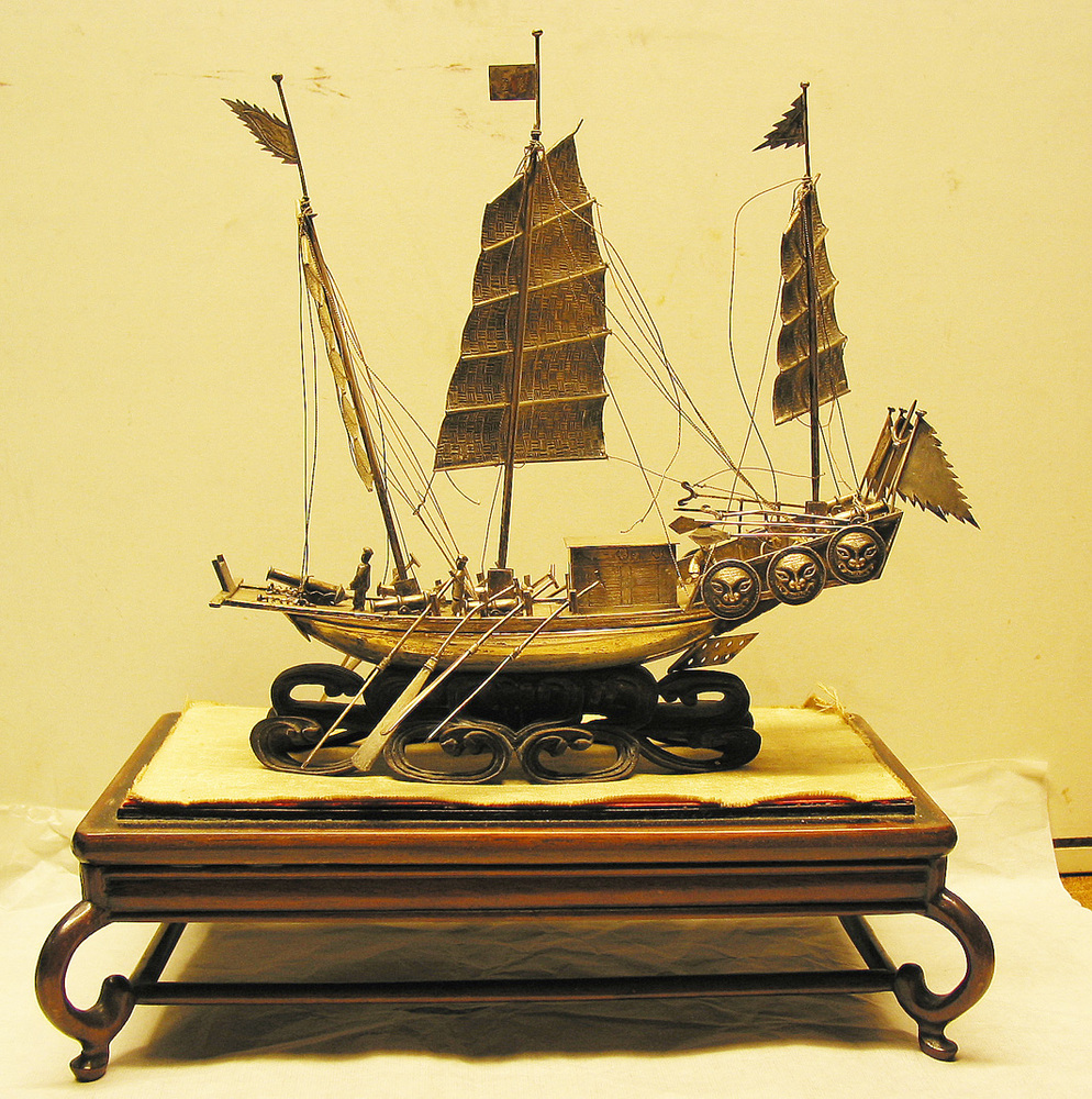 Chinees oorlogschip van zilver