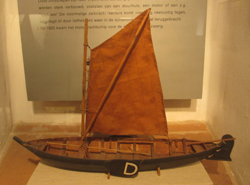 Model van een Giethoornse punter, vervaardigd door H. Maarsingh in 1999