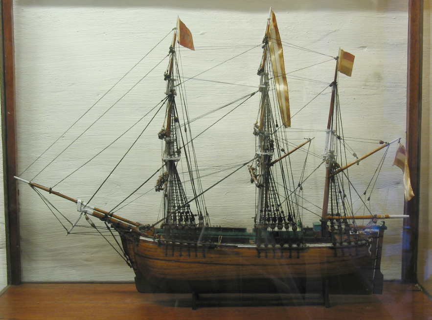 Model van een galjoot met drie masten 'Drie Gebroeders', als bark getuigd, kapitein H.J. Hubert uit Nieuwe Pekela met vlagnummer 510 van college Zeemanshoop te Amsterdam.