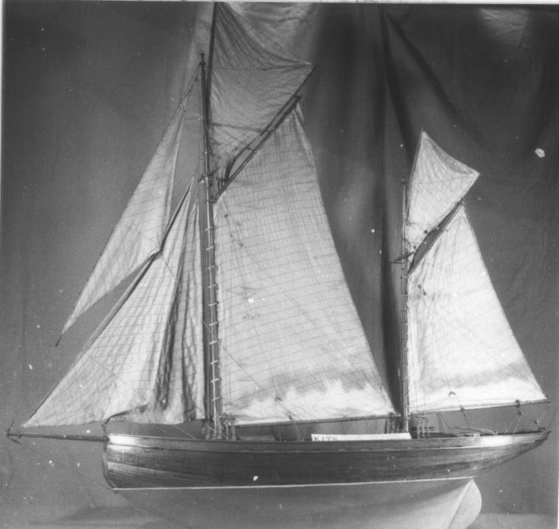 Model van een kitsgetuigd schoenerjacht, 20e eeuw