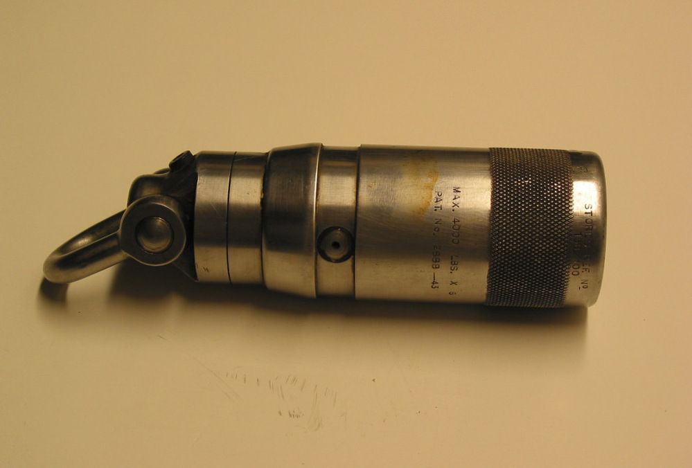 Vliegtuigapparaat gebruikt bij hulp verlenen aan drenkelingen.