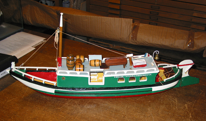 model van een trekschuit, type snik