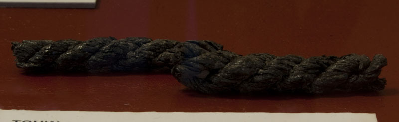 Twee stukjes touw uit een Friese terp