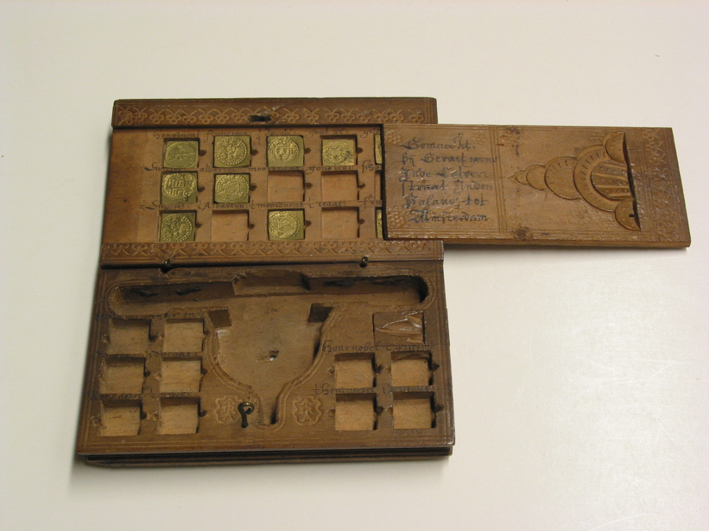 Munt-ijkmeesters houten doosje met gewichtjes