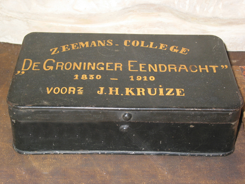 Trommel voor scheepspapieren van kapitein J.H. Kruize a/b schoener Selina Johanna