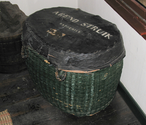 Brasmand van Arend Struik met zwart persenning.