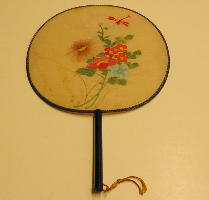 Menu in de vorm van een Oosters waaiertje, afkomstig van het schip Tjiwangi.