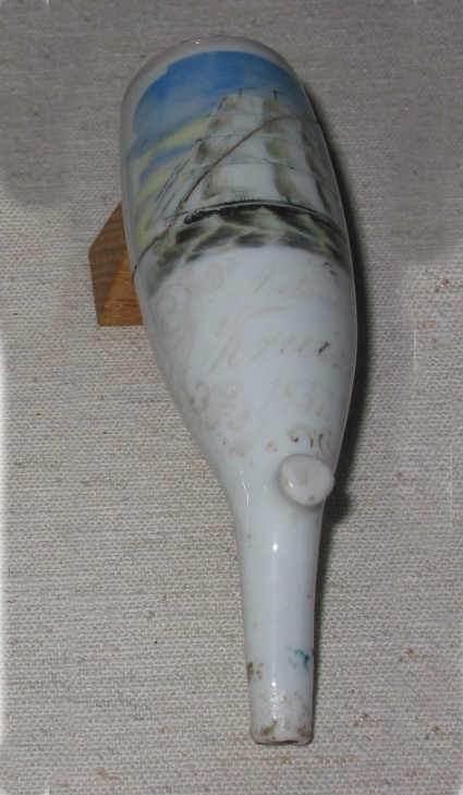 Porseleinen pijpenkop met opschrift 'Antonia Kruize 1837'