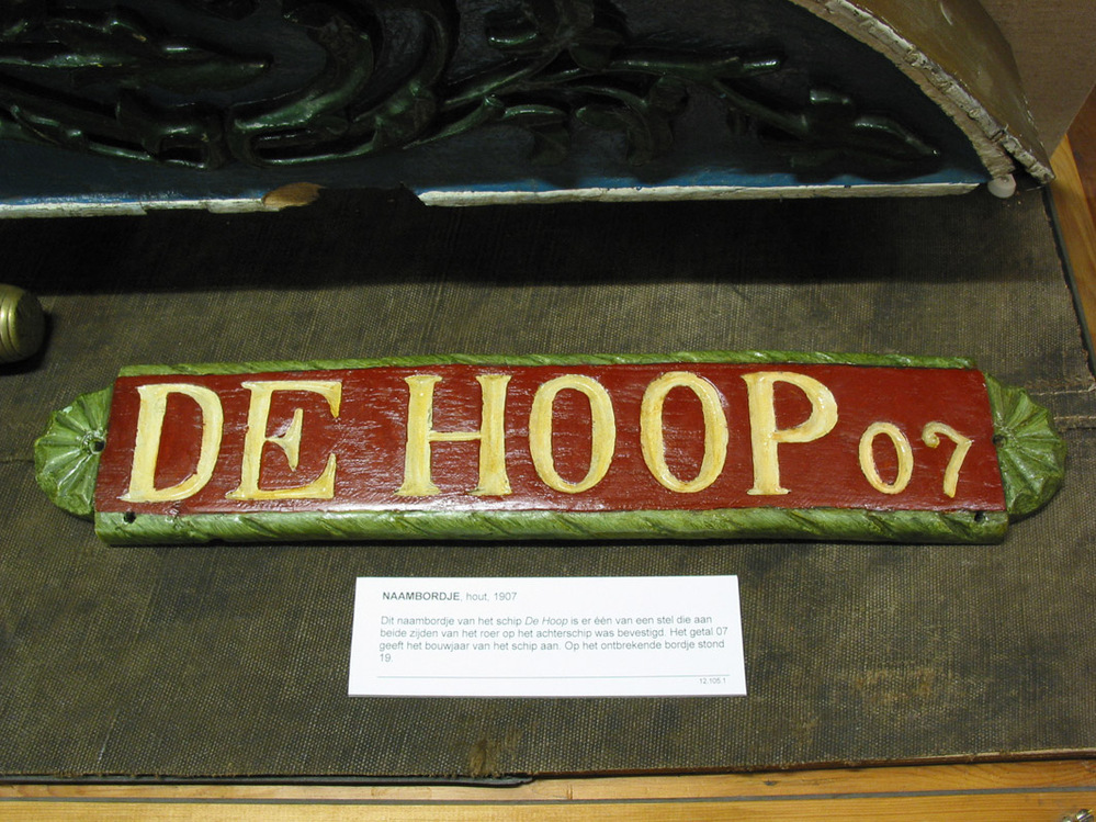 Naambord van "De Hoop", gebouwd in 1907