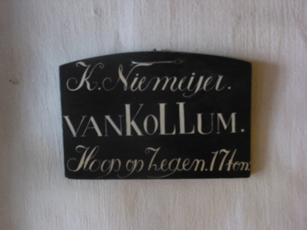 Naambord beurtschip met opschrift "NIEMEIJER VAN KOLLUM HOOP OP ZEGEN 17 TON"