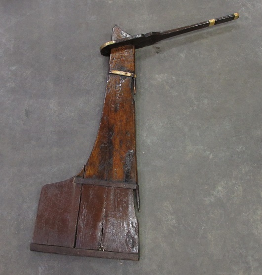 Sloepsroer met helmstok