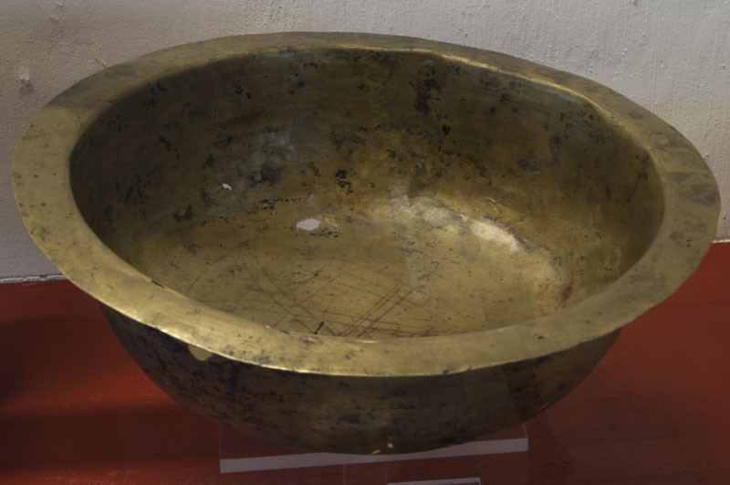 Messing schotel, ca. 13e of 14e eeuw