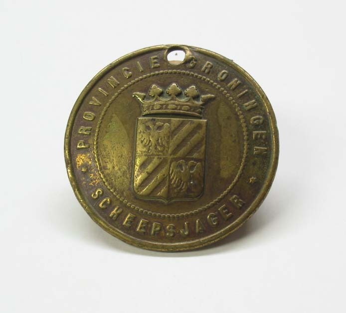 Scheepsjagerspenning nr. 104 uitgegeven aan Berend Rubingh uit Musselkanaal