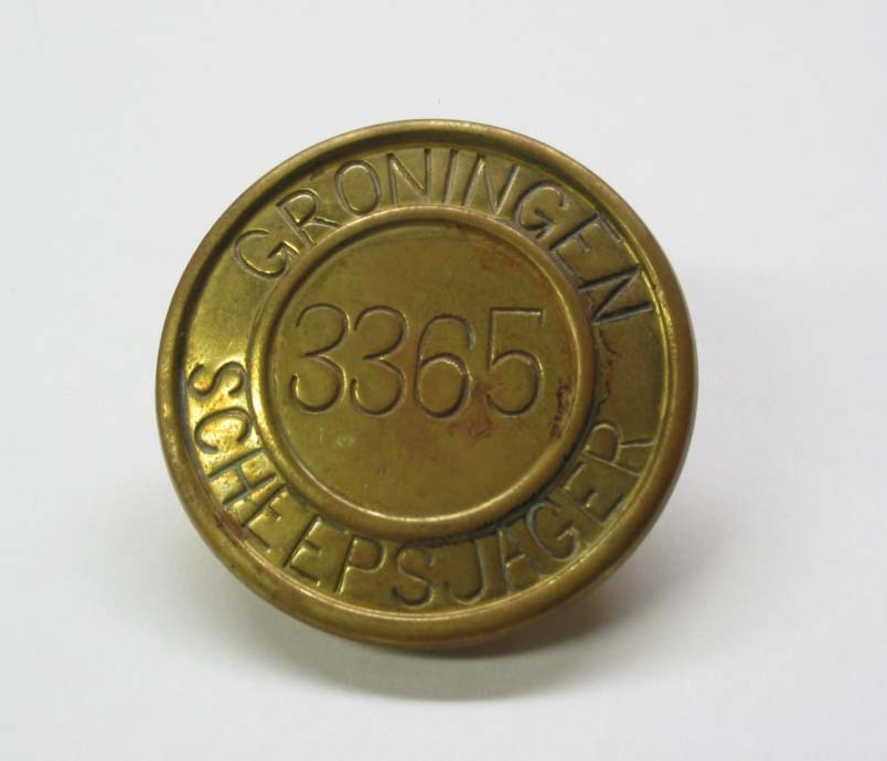 Scheepsjagerspenning Groningen nr. 3365 uitgegeven aan Johan Gerhard Hoffman uit Emmer-Compascuum