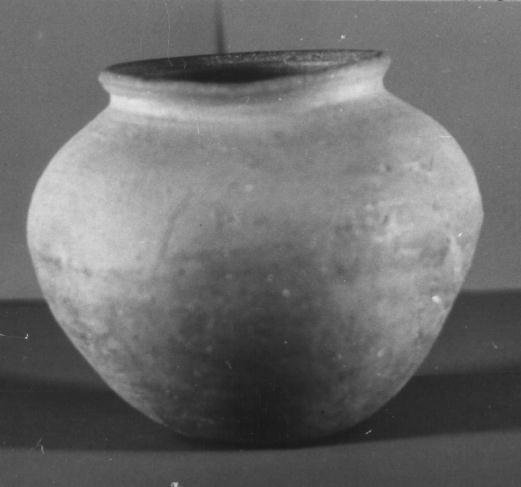 Badorfkookpot (Mayener bolpot), type W IIIA, uit Dorestad ca. 750-900
