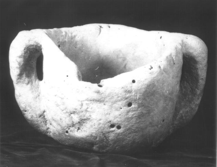 Vijzel, kalksteen 14e eeuw