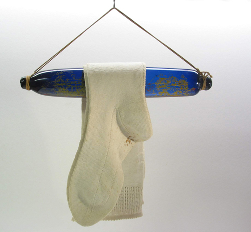 Rolling-pin van blauw glas met tekst "Forget me not",