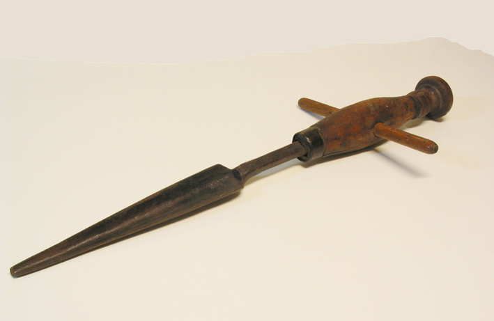 Lepelboor of guts. Scheepstimmermangereedschap uit de houtbouwperiode: 1850-1900.