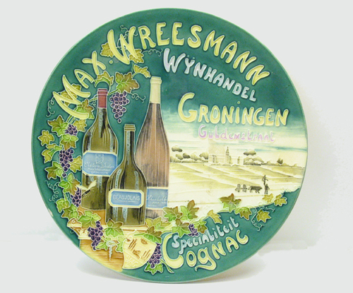 Aardewerken reclamebord van de Groningse wijnhandel Max Wreesmann (1900-1950).