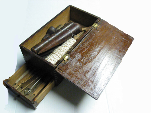 Kistje met boetmateriaal