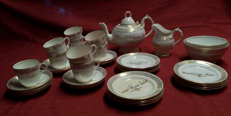 Theeservies van Harm Roelfs van Laten en Sophia van Laten-Visser, Engels porselein circa 1856.