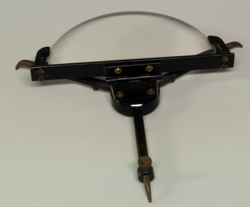 Kompasvergrootglas, driepotig met verstelbaar. bol greslepen vergrootglas.