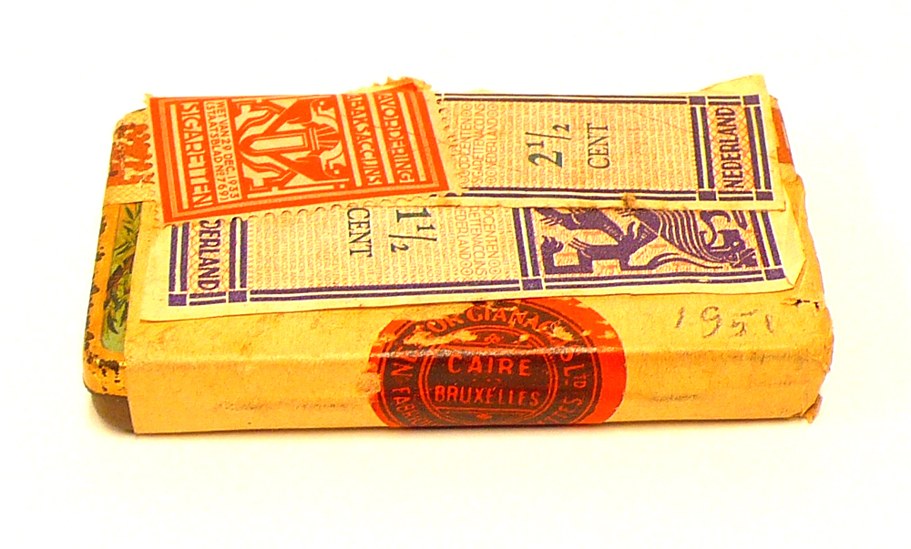 Twee blikjes "Nestor Gianaclis Harem" sigaretten. Inhoud 5 stuks