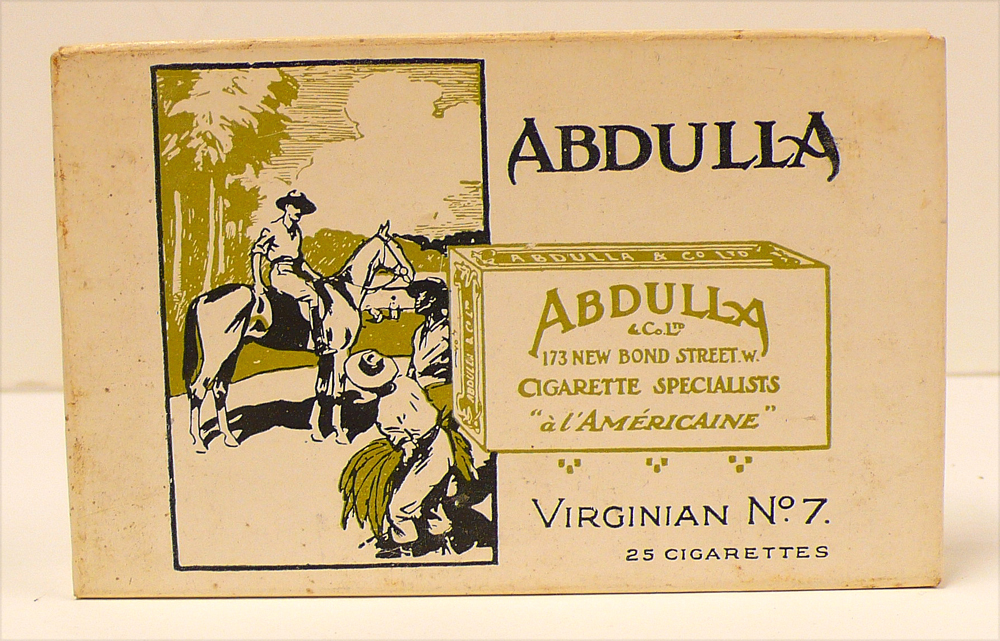 2 pakjes "Abdulla Virginian No 7 cigarettes."  Door Abdulla & co. 173 New Bond street, London. 25 stuks.  Wit pakje met zwarte en groene opdruk en afbeelding van een man te paard en twee tabaksarbeiders.
