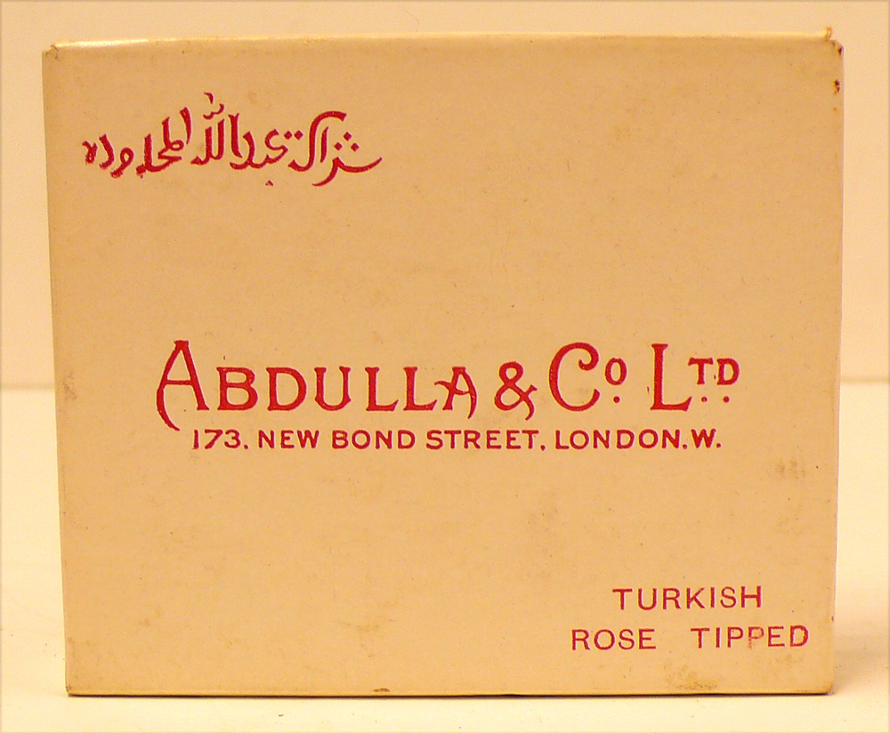 4 Pakjes "Abdulla & Co. Turkish rose tipped cigarettes."  Door Abdulla & co. 173 New Bond street, London. 25 stuks.  Wit pakje met rode letters.