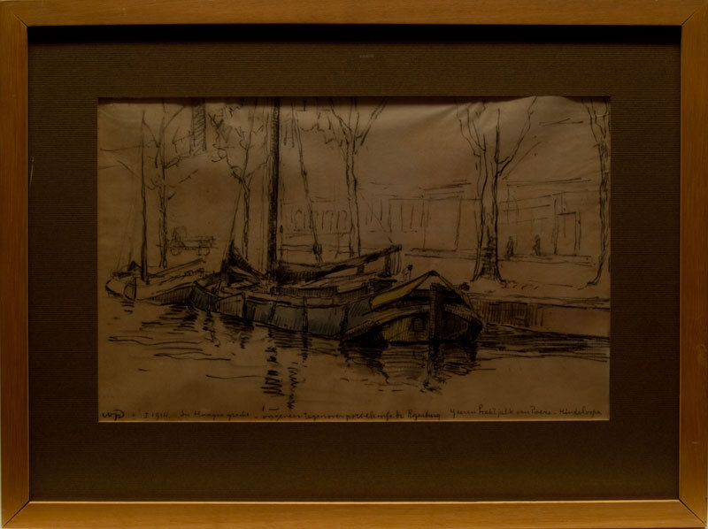 Tekening van een ijzeren hektjalk afgemeerd in de Haagse gracht door W.J. Dijk 1914