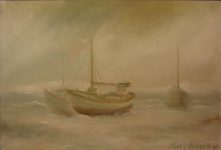 Drie vissersschepen in de mist op het strand, olieverf op doek door Niels Jensen, 1965.