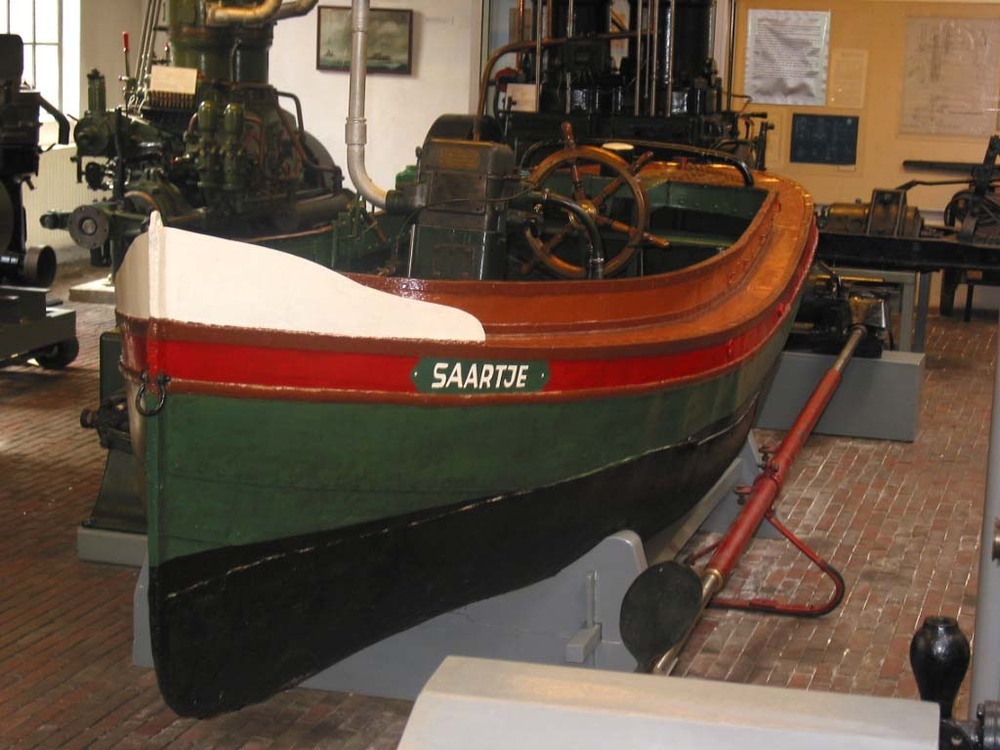 Opduwer Saartje met Lister motor