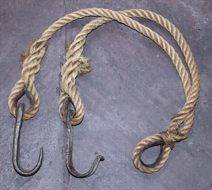 Hijshaken aan touw met oog voor het ophijsen van vaten