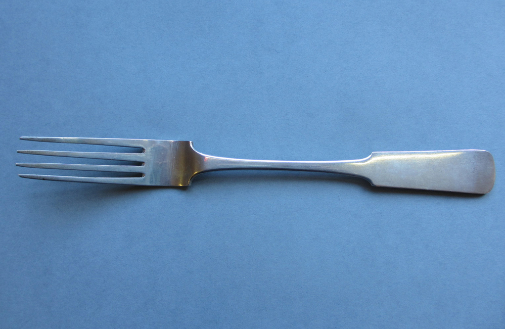 Oostzeelepel of feitelijk een oostzeevork "Gustav Möller Schiffsmakler Konigsberg 1851", vervaardigd door Carl Heinrich Dengel