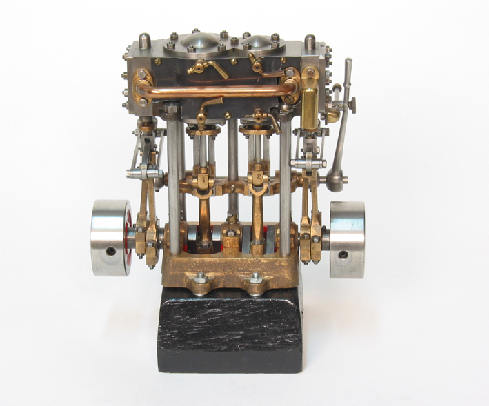 Model van een staande 2 cylinder compound stoommachine