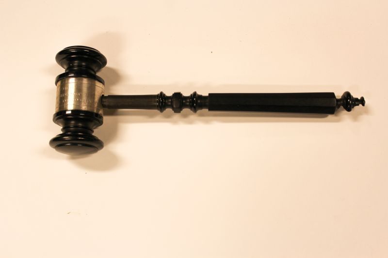 Voorzittershamer van het college van regenten over de gevangenissen van Groningen, afkomstig uit de Van Mesdagkliniek, 1911