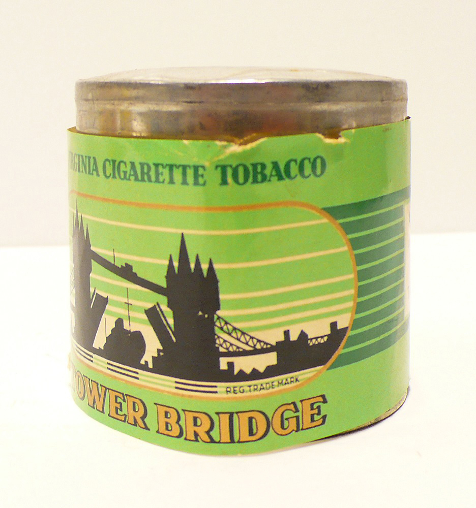 Tabaksblik van het merk Tower Bridge, geproduceerd door Theodorus Niemeyer te Groningen