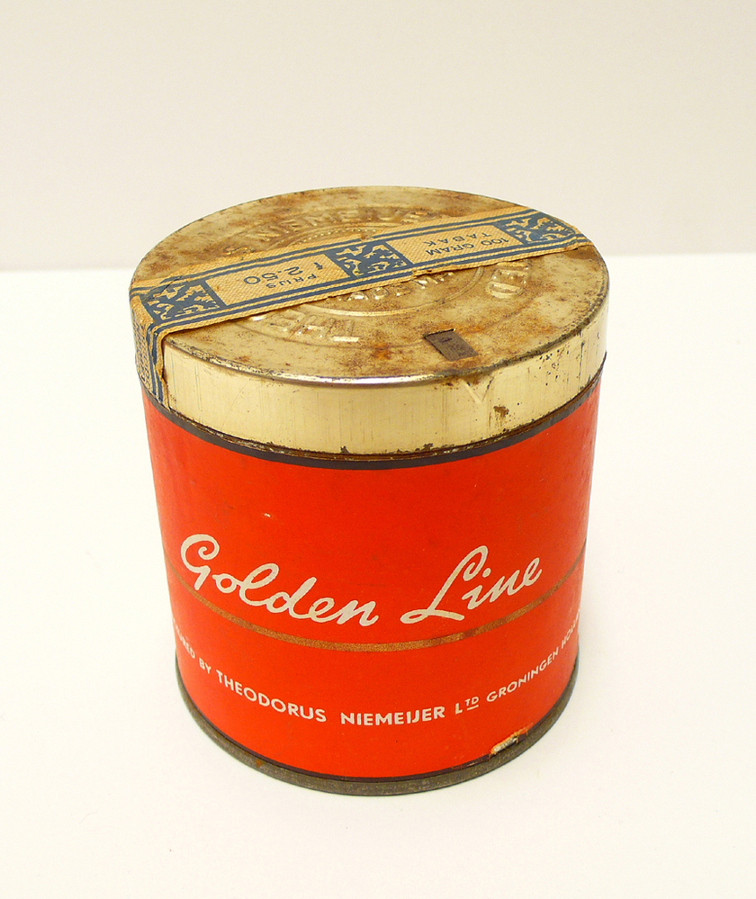 Tabaksblik van het merk Golden line, geproduceerd door Theodorus Niemeijer te Groningen