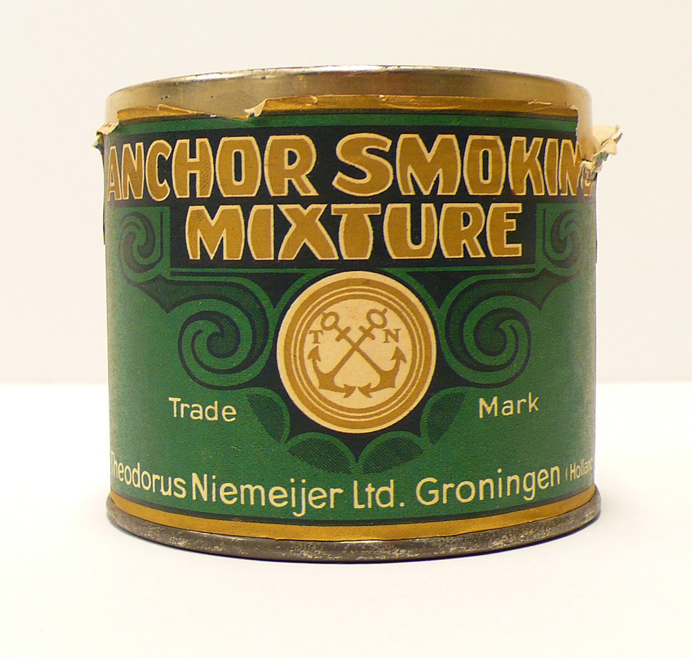 Tabaksblik van het merk Anchor, geproduceerd door Theodorus Niemeijer te Groningen.