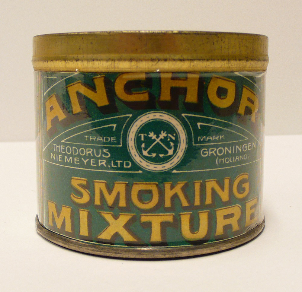 Tabaksblik van het merk Anchor, geproduceerd door Theodorus Niemeijer te Groningen.