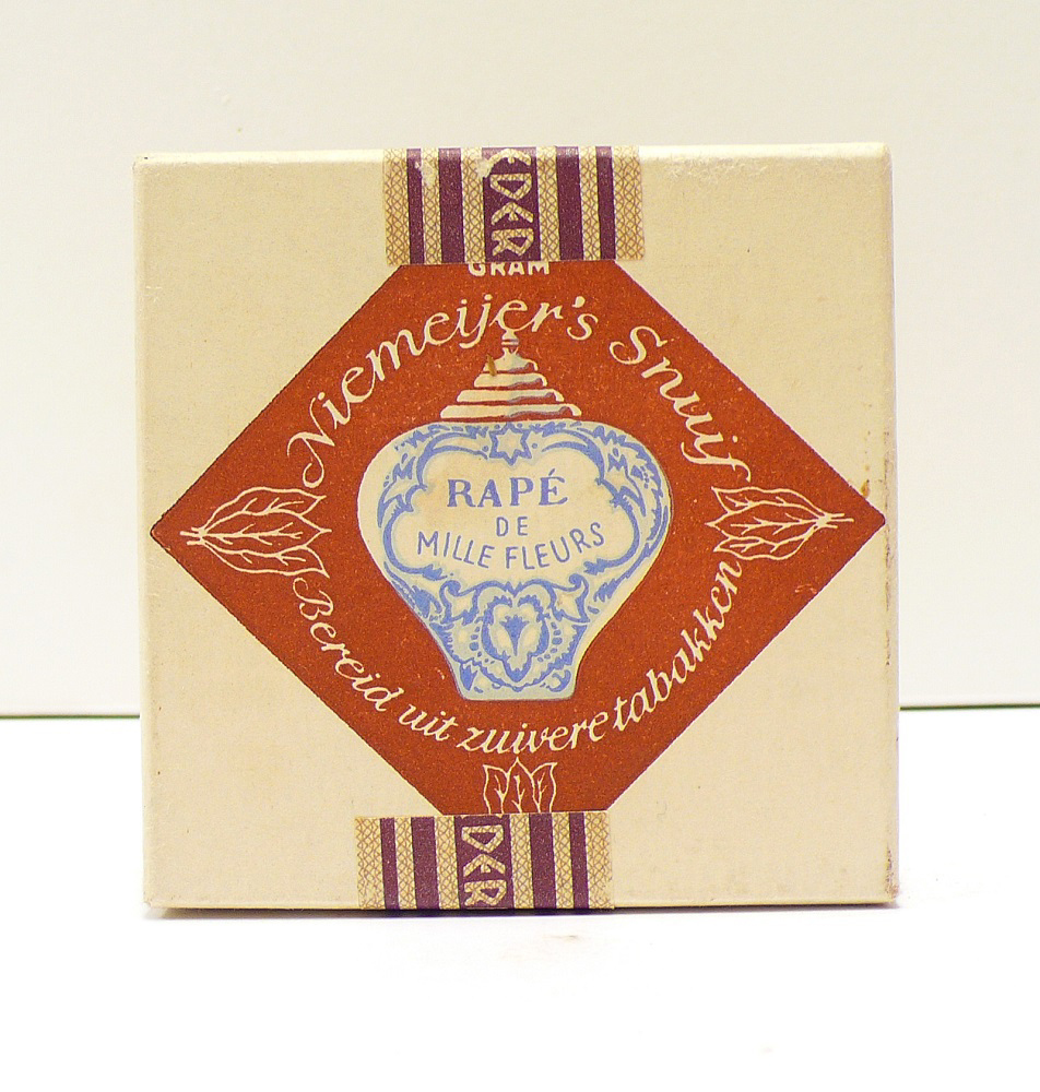 Tabaksdoos met snuiftabak van het merk Niemeijer, geproduceerd door Th. Niemeijer te Groningen.