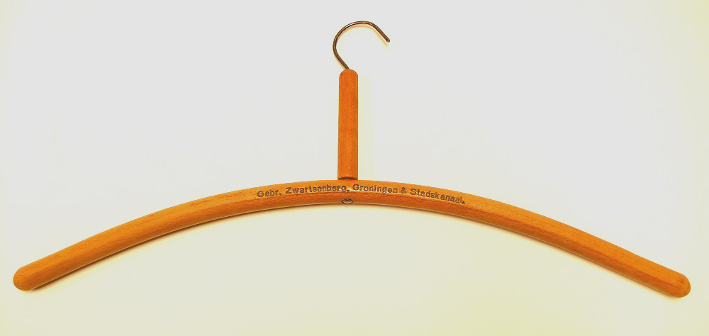 Kleerhanger , van Gebr. Zwartsenberg, Groningen & Stadskanaal