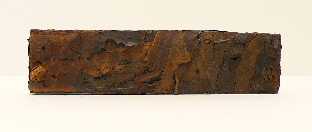 Een reep samengeperste tabaksbladeren