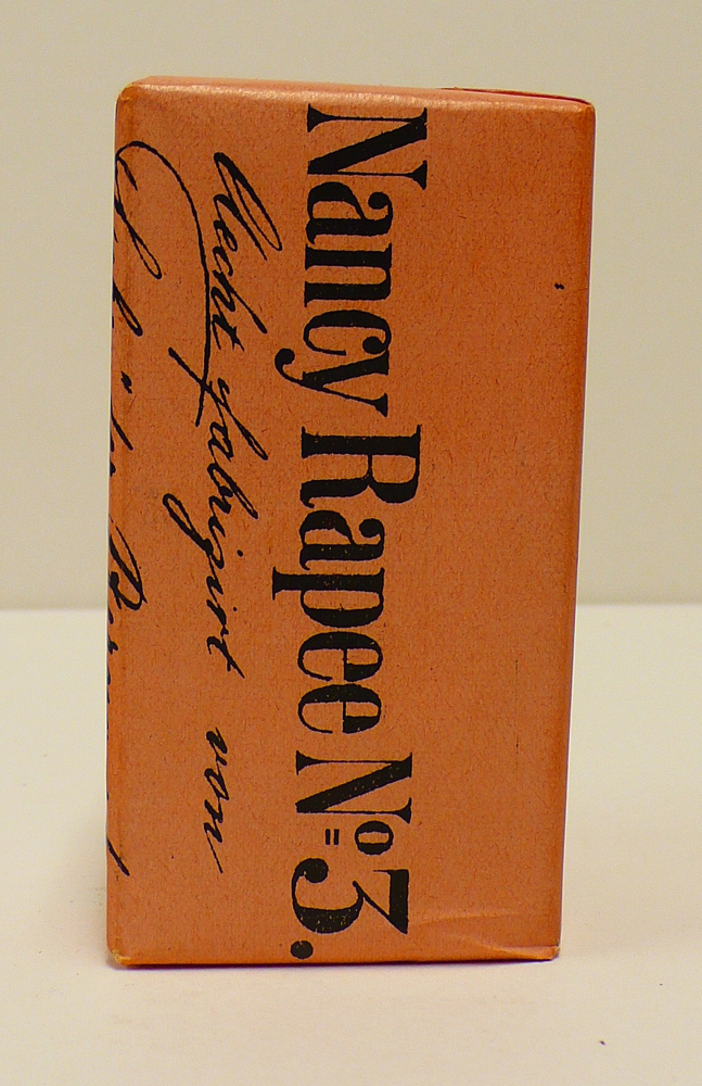 Pakje snuiftabak van het merk "Nancy Rapee No3.", geproduceerd door de gebroeders Bernard.